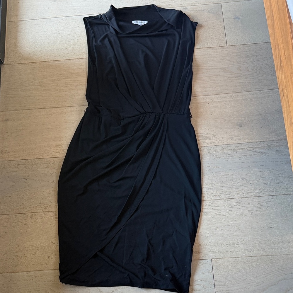 Elegant Black Sleeveless Dress max mara size 42/ size 6 slimming